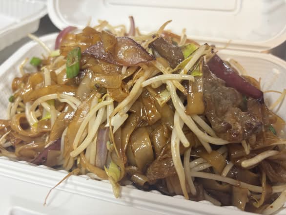 Stir Fried Flat Rice Noodles with Beef Combo 乾炒牛河套餐